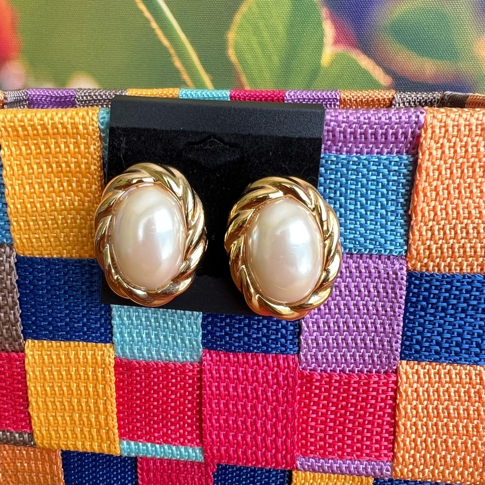 Vintage Gold Tone Oval Faux Pearl Earrings